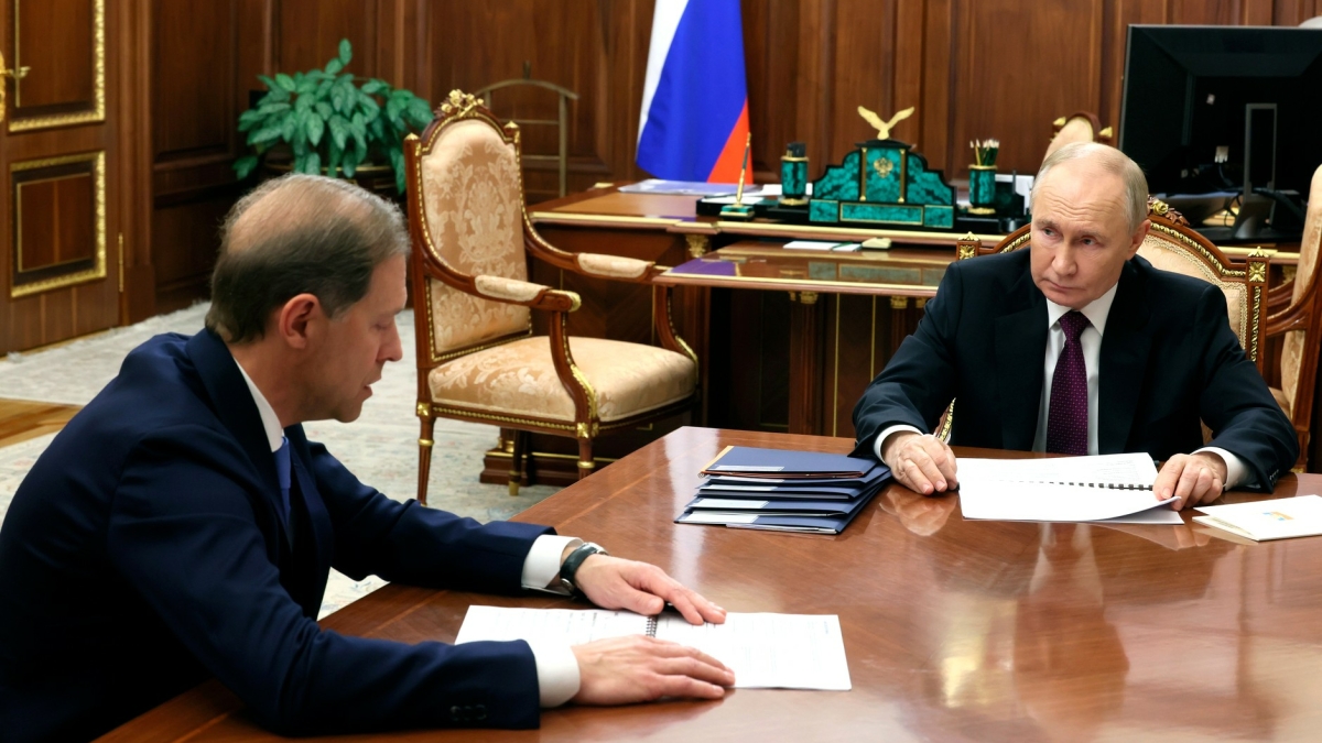 Владимир Путин и Денис Мантуров