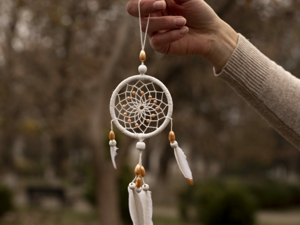 В России вырос спрос на обереги и осиновые колья - Фото