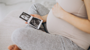 Власти РФ задумались о новых правилах для домашних родов - Фото