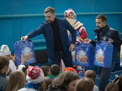 Астраханская делегация привезла детям Кременского округа подарки и праздник