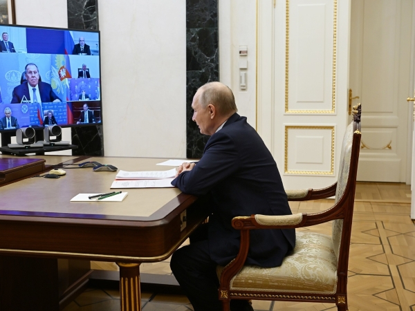 Владимир Путин провел онлайн-встречу с Совбезом РФ - Фото