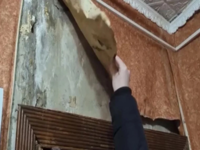 В Астрахани вода заливает квартиры из-за дырявой крыши