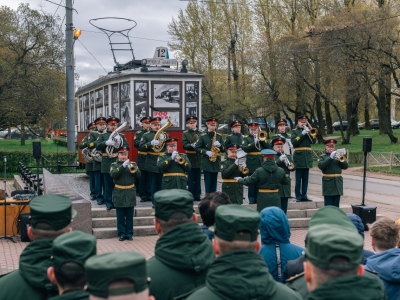 В Петербурге продолжают судить троих мужчин за осквернение Блокадного трамвая