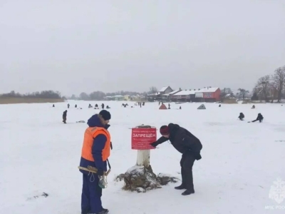 В Калининградской области спасатели проверили толщину льда на водоемах