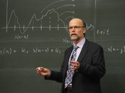 В Ярославской области вырос спрос на репетиторов по физике и информатике