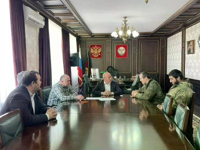 Участники СВО обсудили социальные и бытовые вопросы с главой района Дагестана