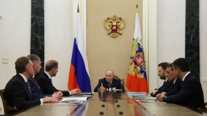 Владимир Путин провел совещание по развитию химической промышленности - Фото