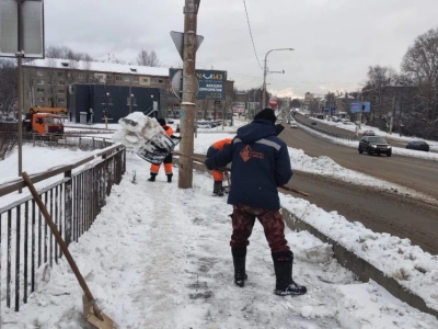 Костромские дорожники активизировали вывоз снега с мостов и путепроводов