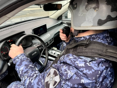 В Астрахани росгвардейцы задержали подростка за попытку вынести товар из магазина