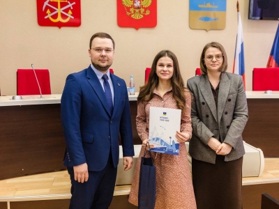 Сертификаты на улучшение жилищных условий вручили 32 молодым мурманским семьям