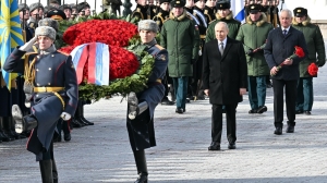Владимир Путин традиционно возложил венок к Могиле Неизвестного Солдата - Фото
