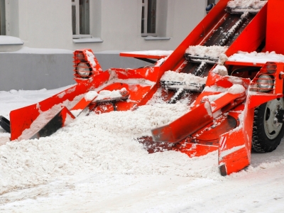 Коммунальные службы Москвы в цикличном режиме очищают дороги от снега