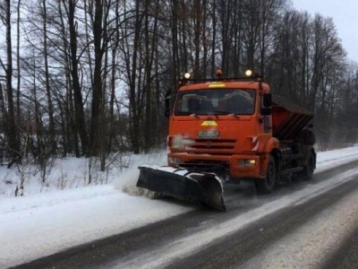 В Костромской области продолжается расчистка дорог после снегопада