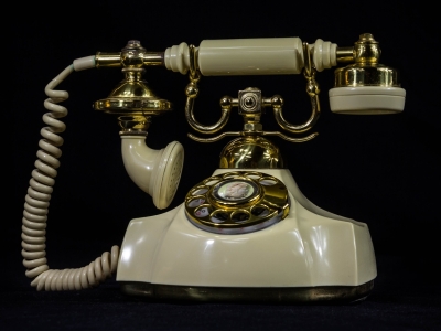 Около тысячи льготников в Подмосковье получили выплату за стационарный телефон