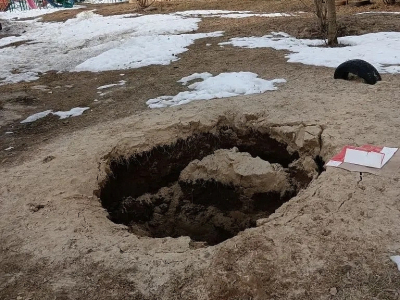 В Калуге провалился канализационный коллектор на улице Промышленной