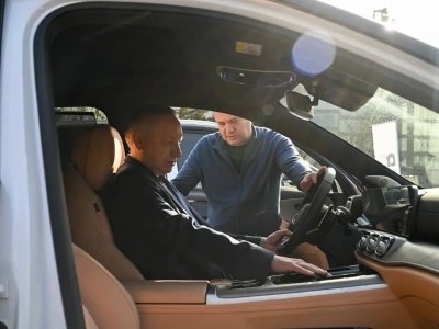 Беглов оценил перспективы выпуска новых автомобилей JELAND