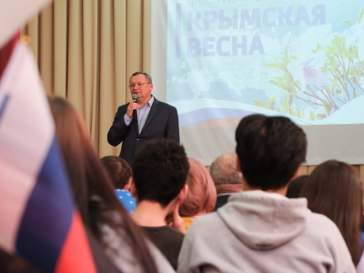 Игорь Мартынов поздравил камызякцев с 12-летием воссоединения Крыма с Россией