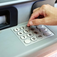 Онлайн вместо офиса: почему банки массово сокращают отделения