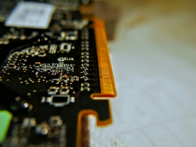 Авито: в Петербурге в 2,5 раза выросли продажи оперативной памяти и SSD