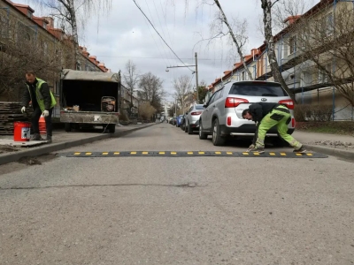 В Калининграде приступили к размещению «лежачих полицейских»