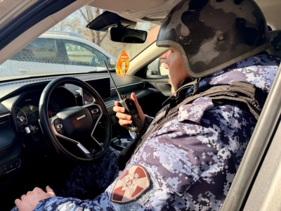 Росгвардейцы задержали астраханца за кражу алкоголя из гипермаркета