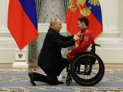 АБН24: жест Путина лишил дара речи — он необычно себя повел с паралимпийцами в Кремле