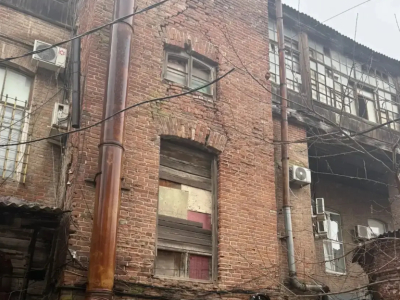 Фасад дома в центре Астрахани заинтересовал прокуратуру