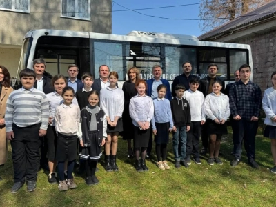 Санкт-Петербург передал школьный автобус селу Куланырхуа в Абхазии