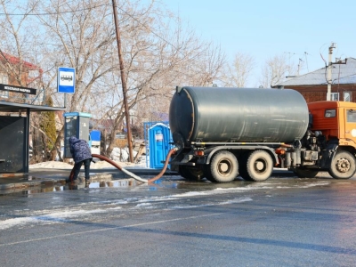 В Тюмени 14 машин откачивают воду с улиц Старой Зареки