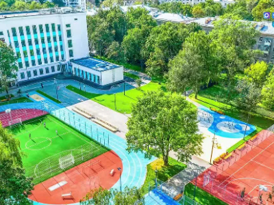 Территории московских школ обновят к новому учебному году