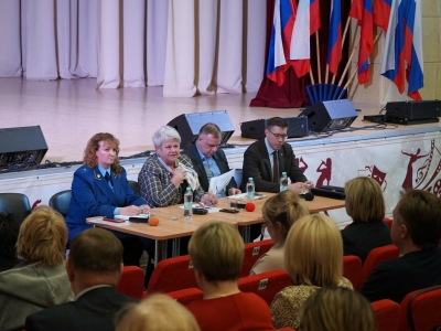 В Ярославской области жители участвуют во встречах с представителями власти