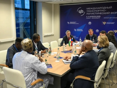 Поляков обсудил с министрами Того и Нигера сотрудничество в логистике и АПК