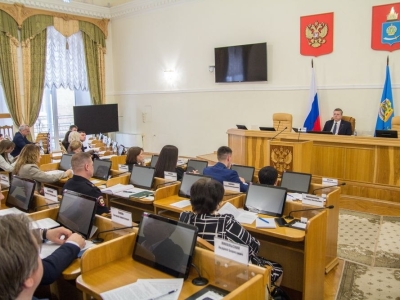 Денис Афанасьев провел заседание по борьбе с нелегальной занятостью