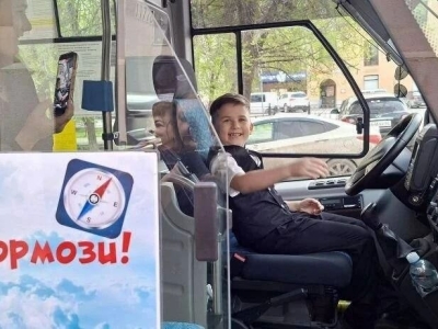 Автобус стал читальным залом на «Библионочи» в Астрахани