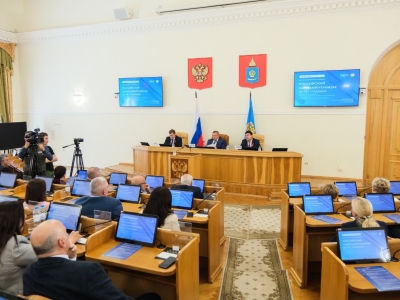 Игорь Мартынов открыл форум о 120-летии парламентаризма в Думе Астраханской области