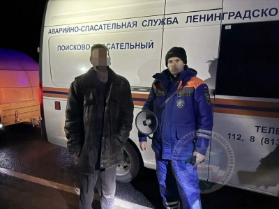 Блуждающего в лесу мужчину вывели спасатели Тосно