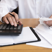 Платить придется больше: зачем в квитанциях услуги сантехника