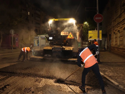 В Астрахани продолжается масштабный ремонт городских улиц