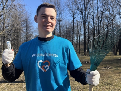 Волонтеры «Газпромнефть-СМ» провели первый в сезоне субботник в Таврическом саду Петербурга 
