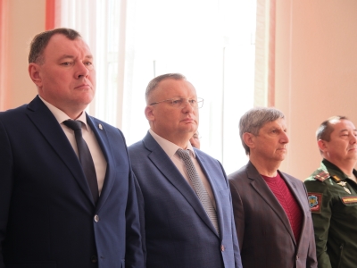 Игорь Мартынов вручил первые паспорта школьникам Камызякского района