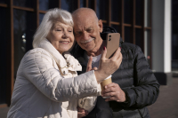 Пенсионерам России хотят ввести универсальную карту с базовыми льготами - Фото