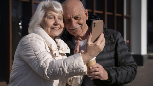 Пенсионерам России хотят ввести универсальную карту с базовыми льготами - Фото