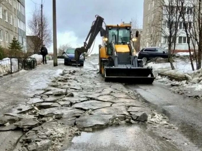 Управление дорожного хозяйства Мурманска готовит технику к весенне-летнему сезону