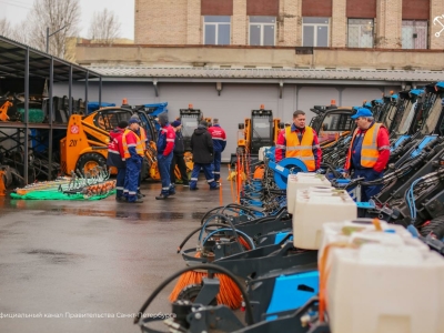 В Петербурге проходит смотр готовности уборочной техники к весенне-летнему сезону
