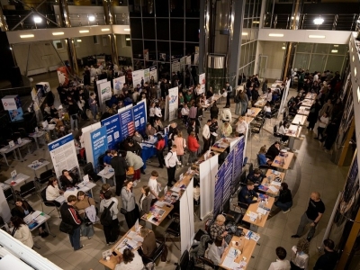 В Тюменской области ярмарку трудоустройства посетили свыше 8 тысяч человек