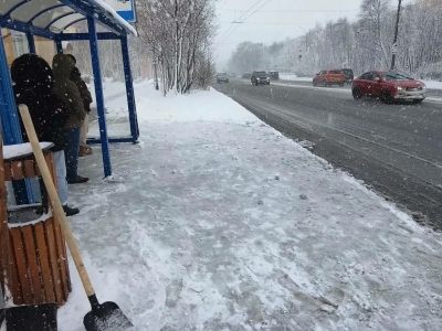 За ночь сотрудники УДХ вывезли с территорий Мурманска 1,4 тысячи кубометров снега