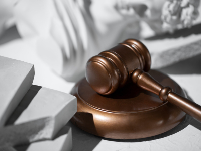 Двух замов главы столичного управления ФССП арестовали по делу о взятках