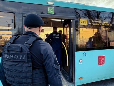 В Приморском районе Петербурга проверили 32 автобуса