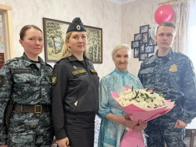 В Кингисеппском и Подпорожском районах приставы навестили блокадницу
