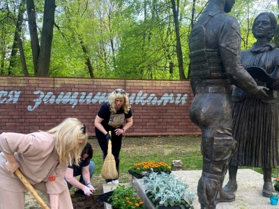 Судебные приставы благоустроили памятник участникам СВО в Козельске